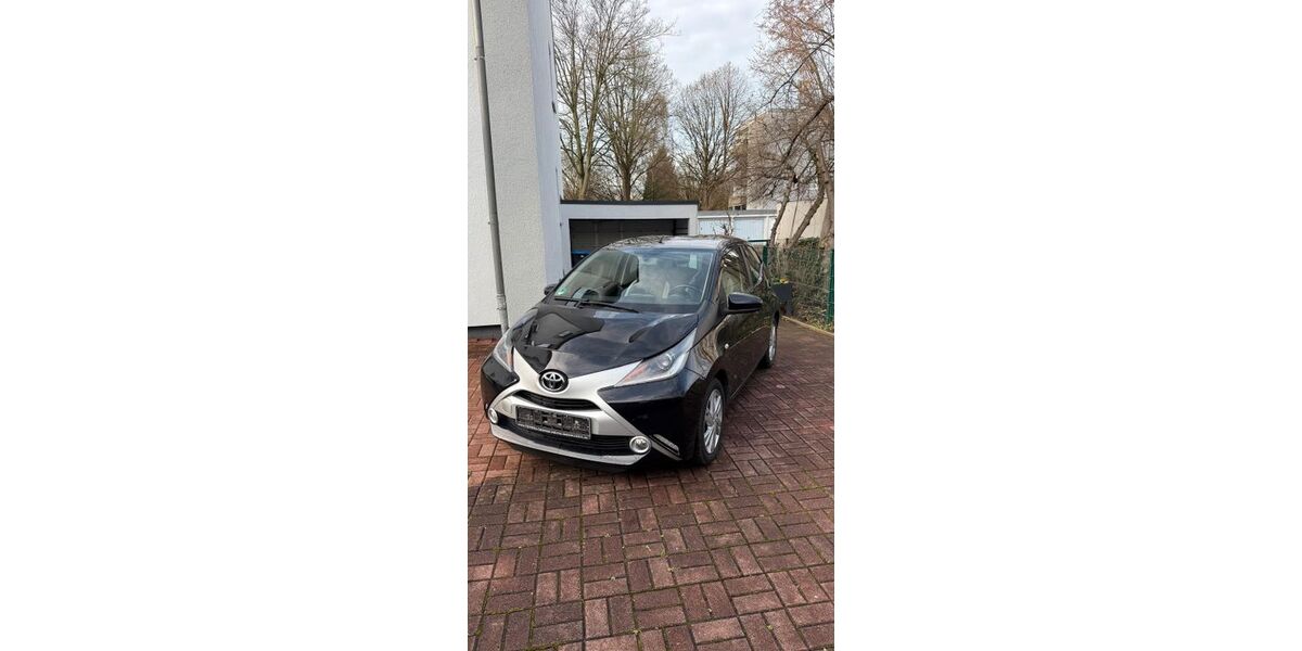 Toyota Aygo (X) 72.340 km 6.750 &euro; Recklinghausen 45659