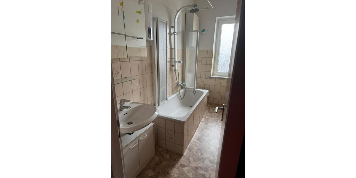 Etagenwohnung Essen Stadtbezirk VI - 5 Zimmer, 120 m&sup2;, 700&euro; | Angebot:25054980