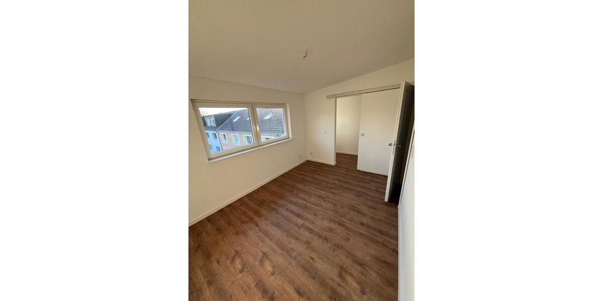 Dachgeschoßwohnung Dortmund Brackel - 3.5 Zimmer, 85 m&sup2;, 1.200&euro; | Angebot:26113446