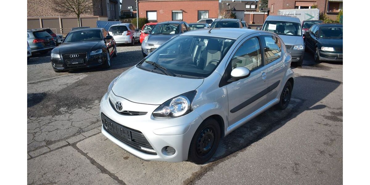 Toyota Aygo (X) 43.100 km 9.980 &euro; Oberhausen 46145
