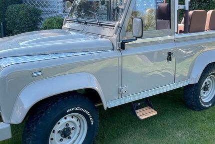 Land Rover Defender 50.780 km 76.000 &euro; Gelsenkirchen 45894