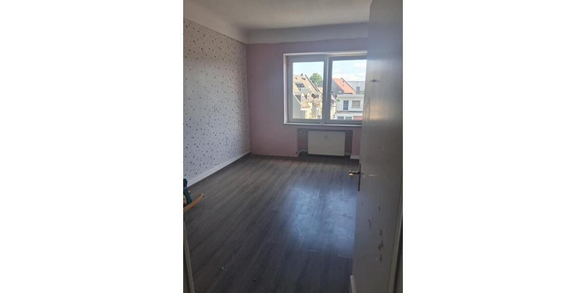 Etagenwohnung Gelsenkirchen - 5 Zimmer, 100 m&sup2;, 700&euro; | Angebot:26546029