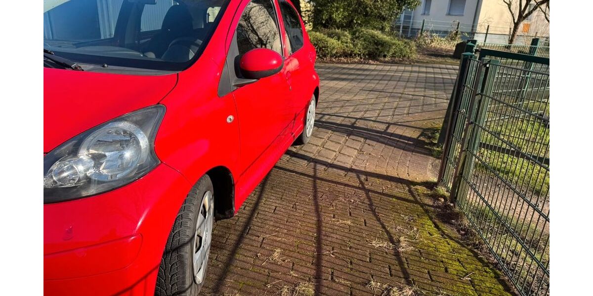 Toyota Aygo (X) 143.000 km 1.900 &euro; Essen 45144