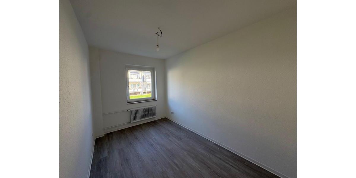 Erdgeschoßwohnung Essen Stadtbezirk VI - 3 Zimmer, 60 m&sup2;, 705&euro; | Angebot:24252578