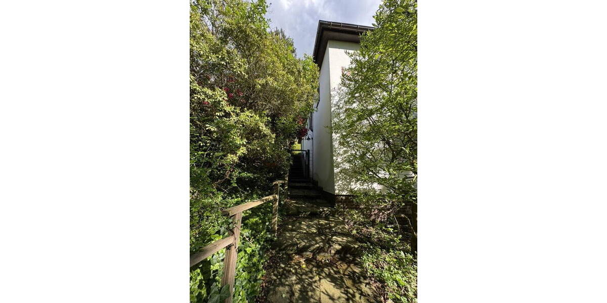 Einfamilienhaus Essen Bergerhausen - 8 Zimmer, 180 m&sup2;, 440.000&euro; | Angebot:26583846