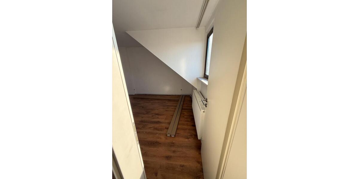 Dachgeschoßwohnung Gelsenkirchen Gelsenkirchen-Nord - 2 Zimmer, 77 m&sup2;, 450&euro; | Angebot:25796051