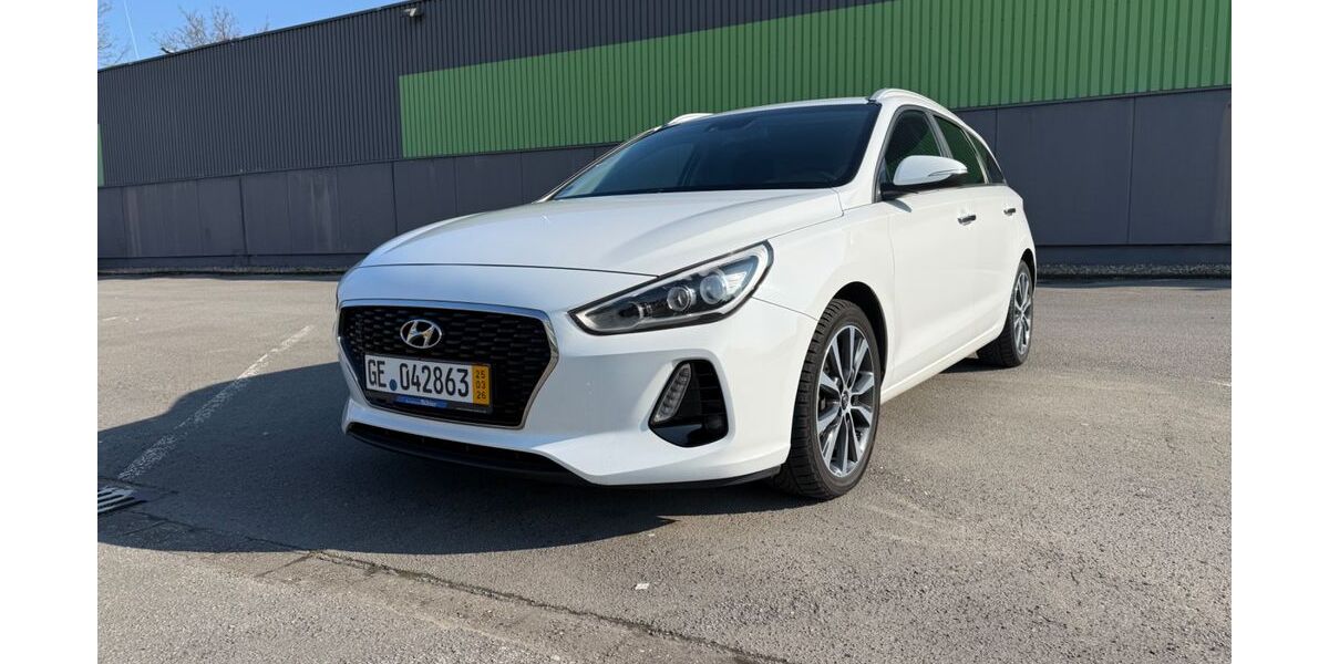 Hyundai i30 110.500 km 14.100 &euro; Bottrop 46236