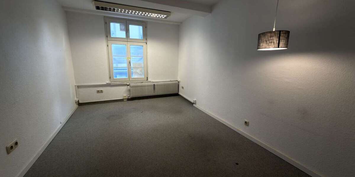 Großes Büro- und Praxisfläche in Hattingens Altstadt mit IT-Raum, LAN, Seminarraum und Gartennutzung - Gewerbeobjekt Hattingen Baak | Angebot:24705235