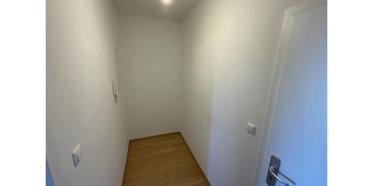 Dachgeschoßwohnung Essen Stadtbezirk III - 1 Zimmer, 28 m&sup2;, 309&euro; | Angebot:25754023