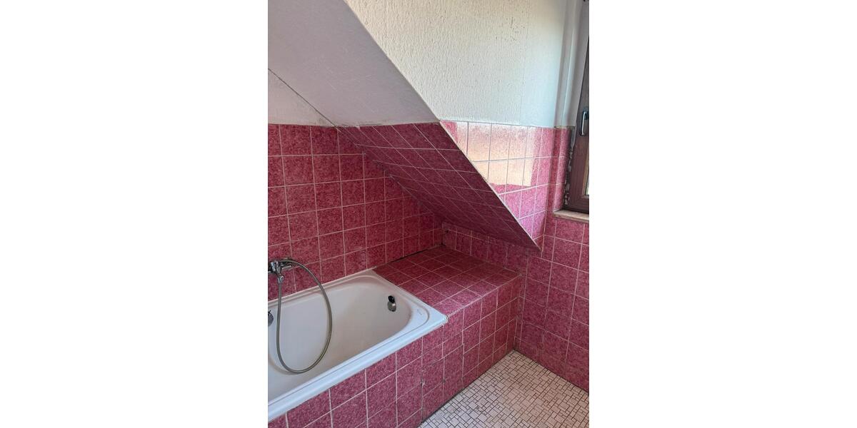 Dachgeschoßwohnung Gelsenkirchen Gelsenkirchen-Nord - 2 Zimmer, 77 m&sup2;, 450&euro; | Angebot:25796051