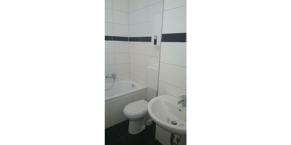 Provisionsfrei* Mehrfamilienhaus mit 4 Garagen in guter Lage - Mehrfamilienhaus, Wohnhaus Essen Stadtbezirk VIII | Angebot:25999211