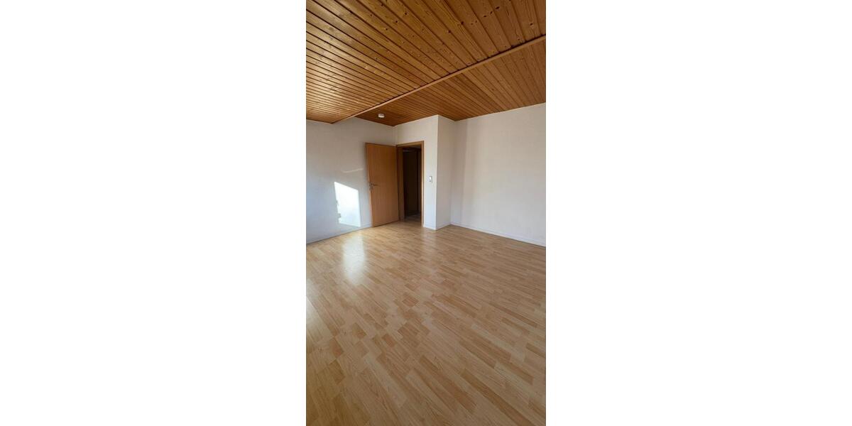 Dachgeschoßwohnung Bochum Eppendorf - 3 Zimmer, 75 m&sup2;, 690&euro; | Angebot:25874616