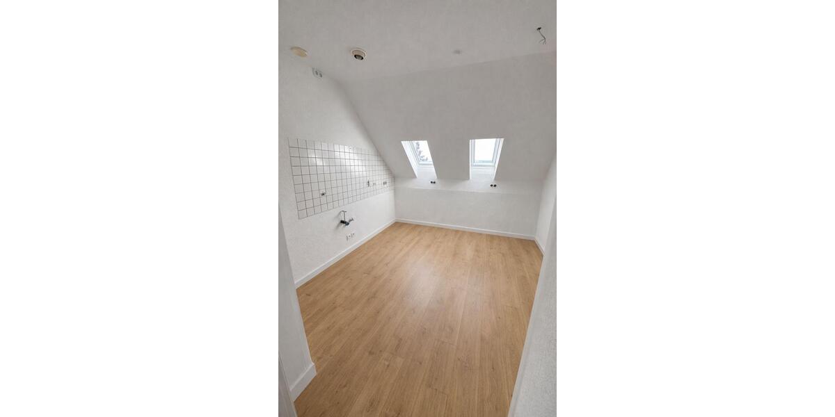 Dachgeschoßwohnung Velbert Velbert-Mitte - 5 Zimmer, 110 m&sup2;, 850&euro; | Angebot:25932984