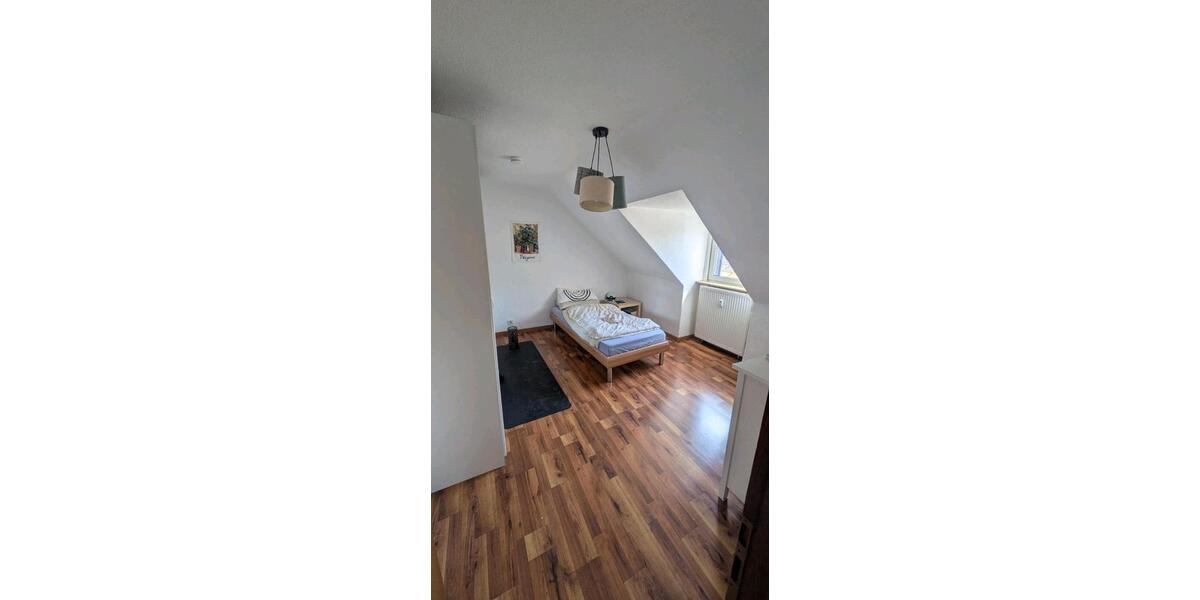 Dachgeschoßwohnung Essen Huttrop - 2 Zimmer, 54 m&sup2;, 465&euro; | Angebot:25439073