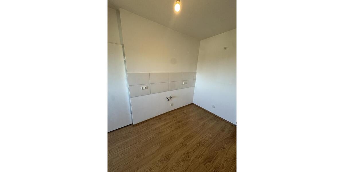 Dachgeschoßwohnung Essen Stadtbezirk III - 1 Zimmer, 28 m&sup2;, 309&euro; | Angebot:25754023