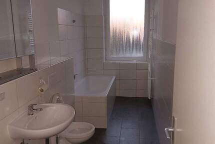 Wohnung Gelsenkirchen Rotthausen - 2 Zimmer, 77 m&sup2;, 420&euro; | Angebot:25799957