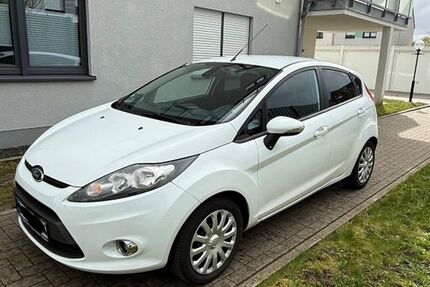 Ford Fiesta 94.500 km 4.900 &euro; Bochum 44801