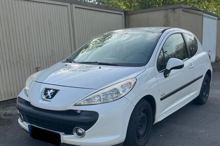Peugeot 207 155.192 km 1.550 &euro; Essen 45329