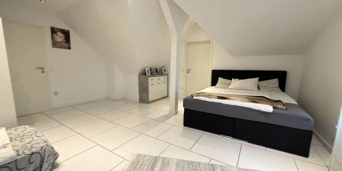 Modernisiertes 3-Parteienhaus mit Maisonette und Gartenanteil nahe Centro - Mehrfamilienhaus, Wohnhaus Oberhausen Osterfeld | Angebot:26835909