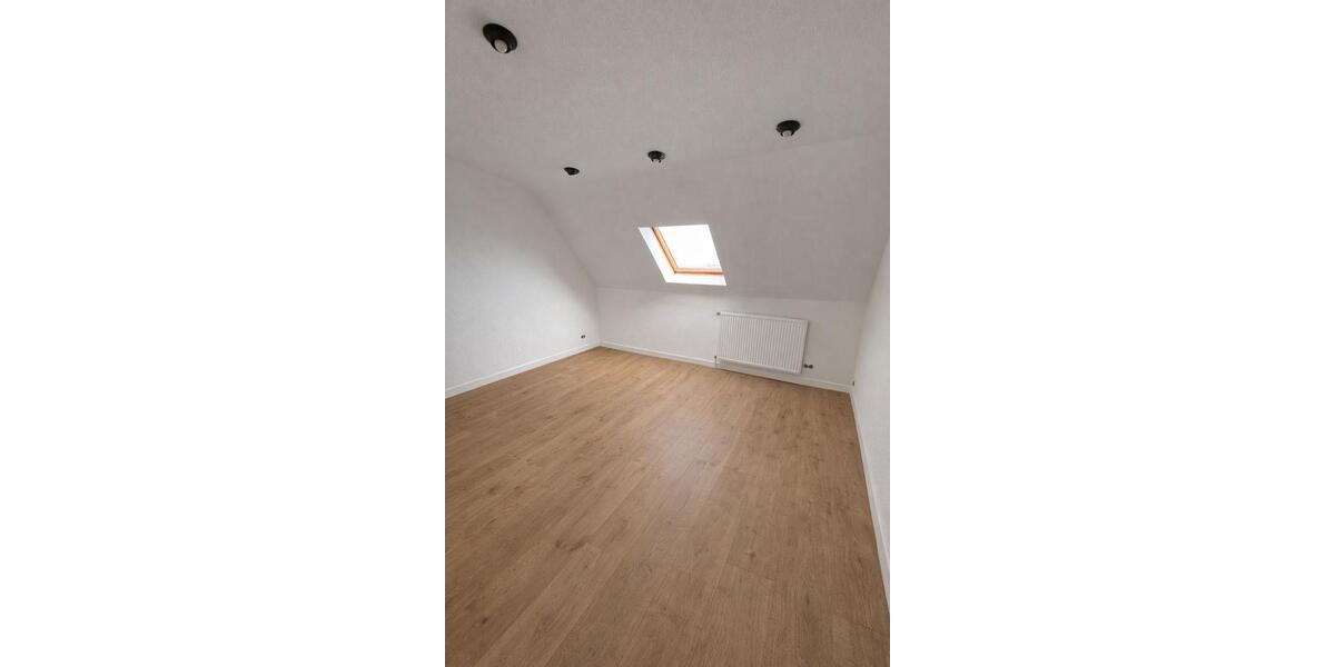 Dachgeschoßwohnung Velbert Velbert-Mitte - 5 Zimmer, 110 m&sup2;, 850&euro; | Angebot:25932984