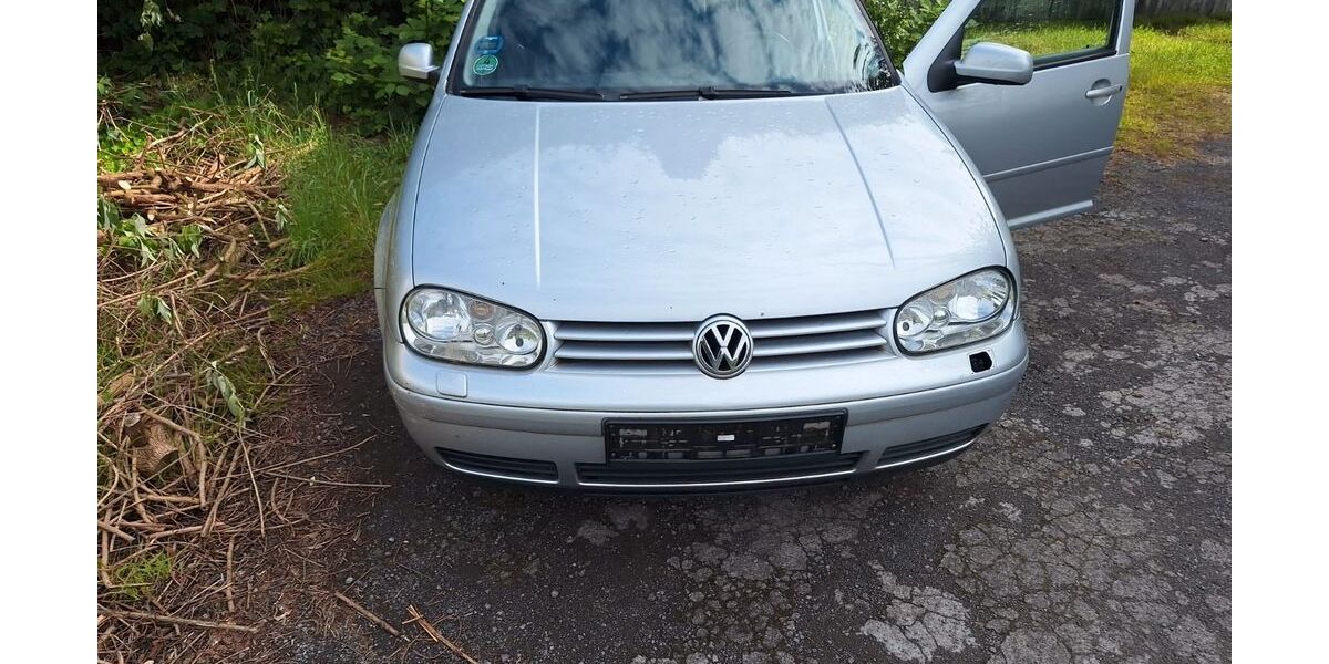 VW Golf 208.000 km 900 &euro; Oberhausen 46047