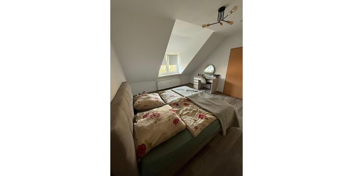 Dachgeschoßwohnung Gelsenkirchen Gelsenkirchen-Mitte - 3 Zimmer, 90 m&sup2;, 700&euro; | Angebot:25148840