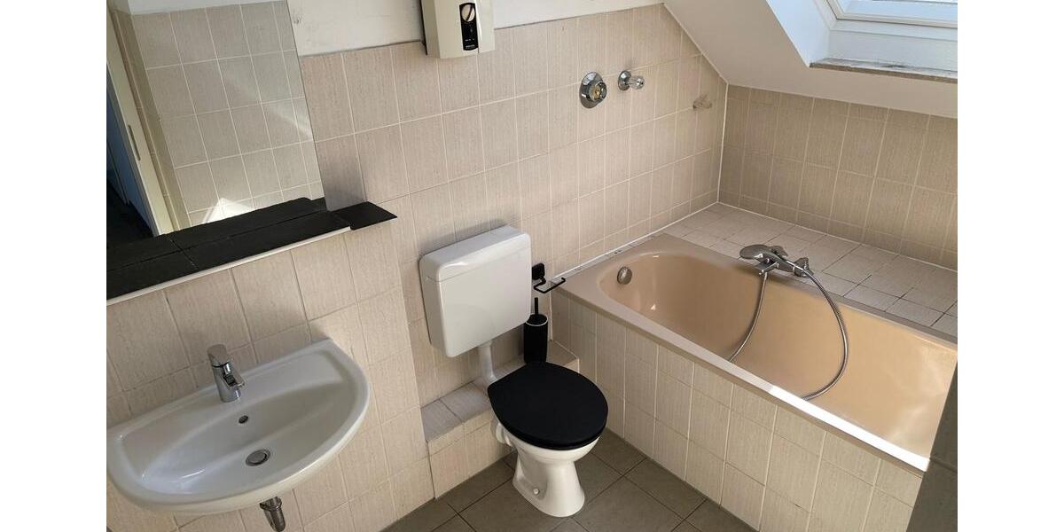 Dachgeschoßwohnung Bochum Günnigfeld - 2.5 Zimmer, 80 m&sup2;, 560&euro; | Angebot:26644900