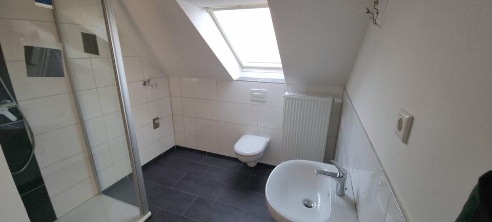 Dachgeschoßwohnung Ennepetal - 3 Zimmer, 90 m&sup2;, 900&euro; | Angebot:25255196