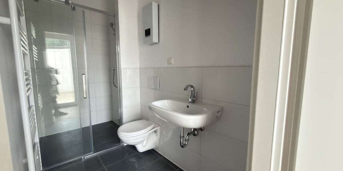 Exklusives Investment: Kernsaniertes Mehrfamilienhaus mit Balkon und Terrasse - Mehrfamilienhaus, Wohnhaus Gelsenkirchen Gelsenkirchen-West | Angebot:25751689