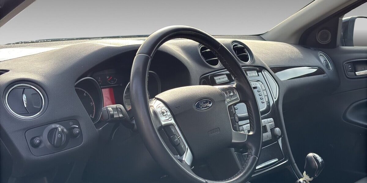 Ford Mondeo Ghia X Klima Tempo Sitzhzg. BI-Xenon AHK 248.720 km 2.900 &euro; Wuppertal 42327