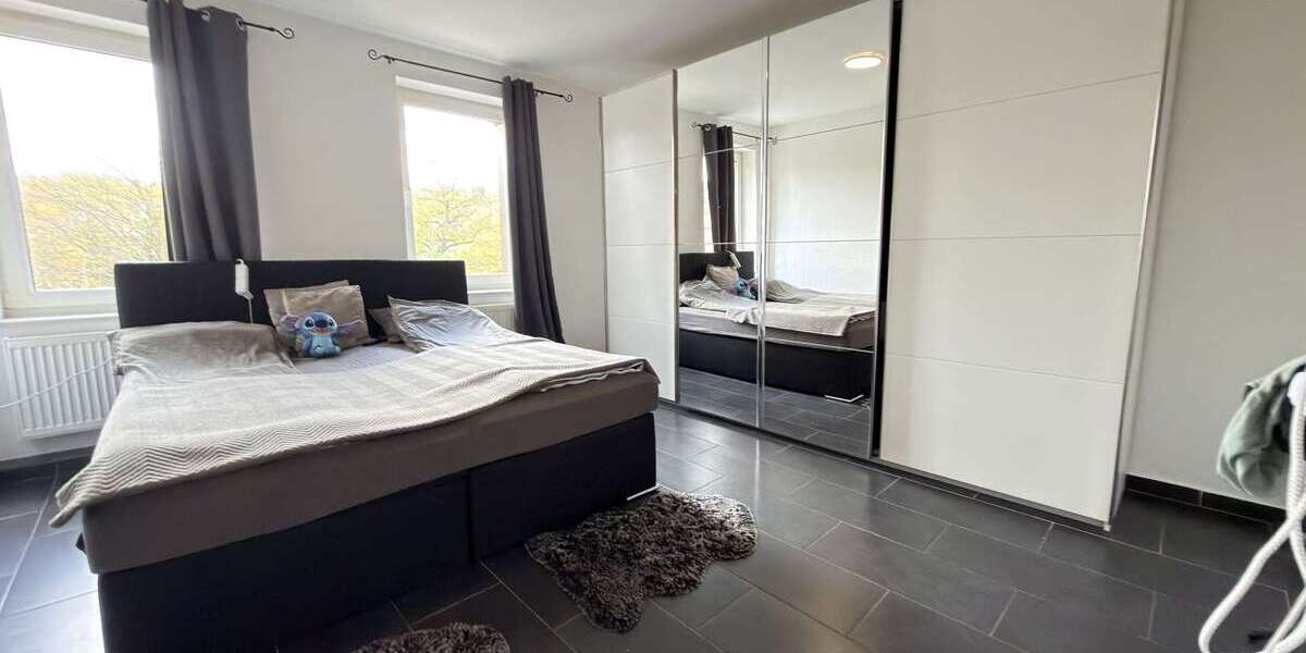Modernisiertes 3-Parteienhaus mit Maisonette und Gartenanteil nahe Centro - Mehrfamilienhaus, Wohnhaus Oberhausen Osterfeld | Angebot:26523102