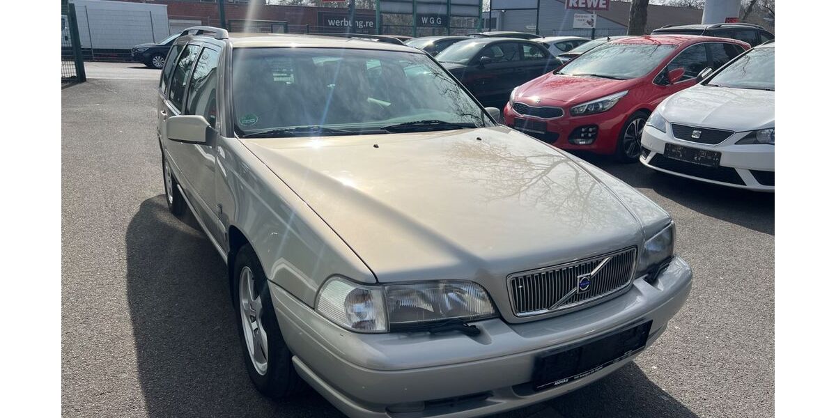 Volvo V70 325.000 km 3.699 &euro; Recklinghausen 45663