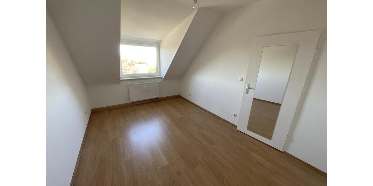 Dachgeschoßwohnung Essen Stadtbezirk III - 1 Zimmer, 28 m&sup2;, 309&euro; | Angebot:25754023