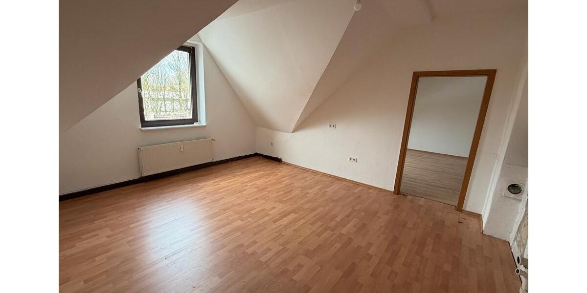 Dachgeschoßwohnung Bochum Höntrop - 3 Zimmer, 80 m&sup2;, 700&euro; | Angebot:25944881
