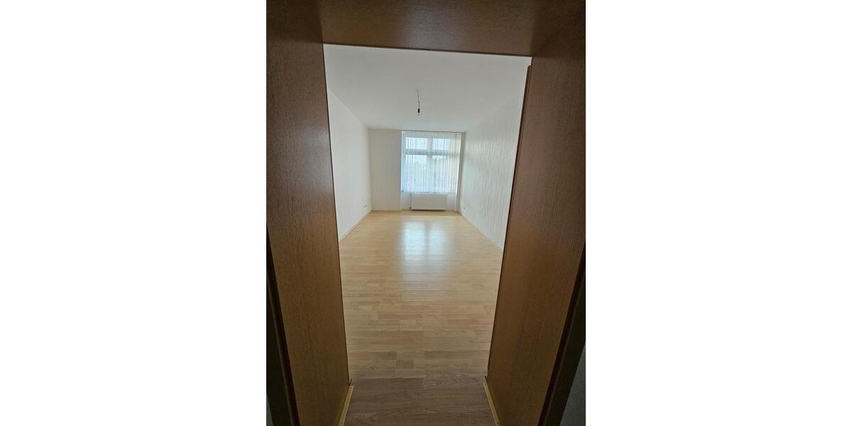Erdgeschoßwohnung Essen Stadtbezirk VI - 1.5 Zimmer, 32 m&sup2;, 305&euro; | Angebot:25965160