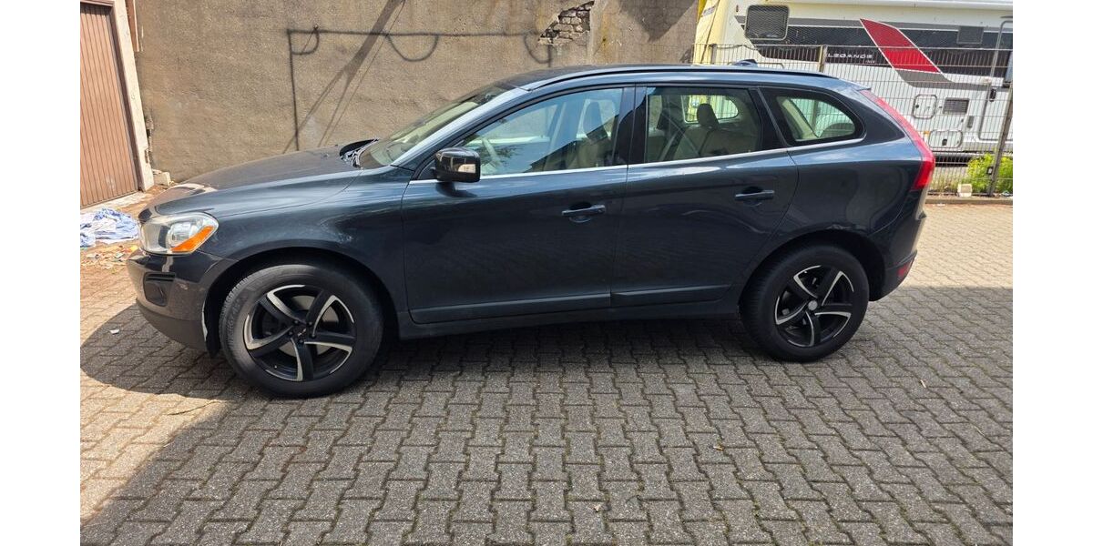 Volvo XC60 178.900 km 11.000 &euro; Oberhausen 46049