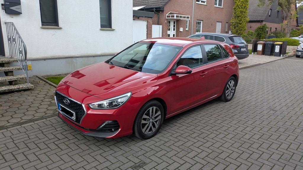 Hyundai i30 63.000 km 13.600 &euro; Dortmund 44357
