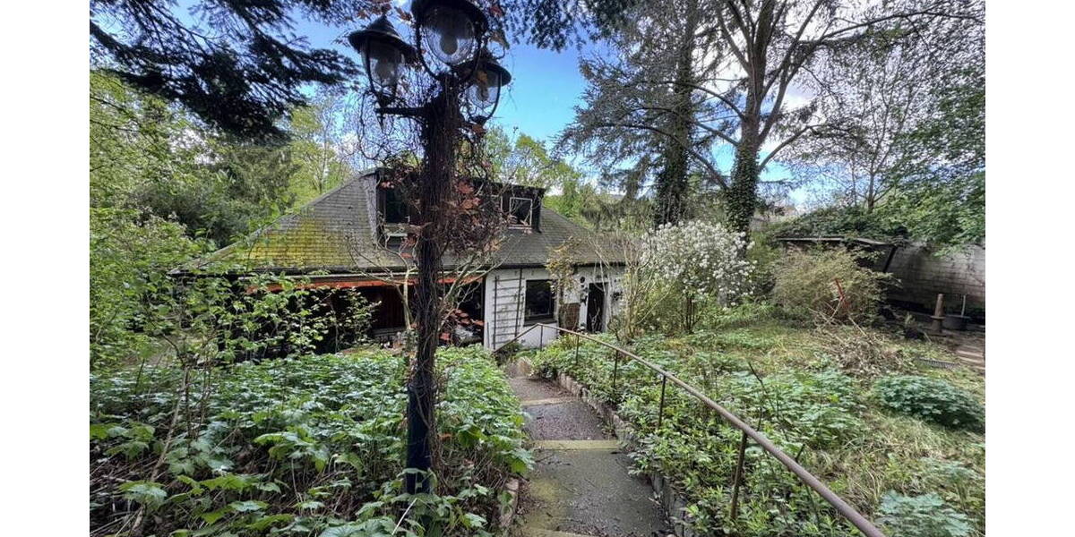 Einfamilienhaus Essen Bergerhausen - 8 Zimmer, 180 m&sup2;, 440.000&euro; | Angebot:26583846