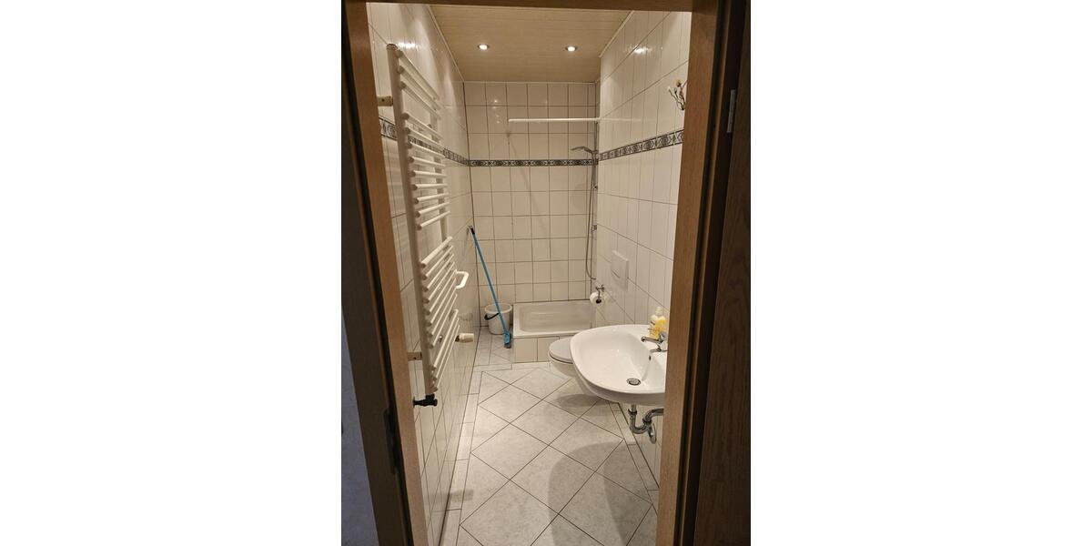 Erdgeschoßwohnung Essen Stadtbezirk VI - 1.5 Zimmer, 32 m&sup2;, 305&euro; | Angebot:25965160