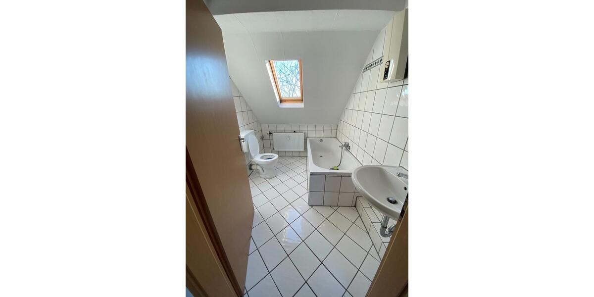 Dachgeschoßwohnung Oberhausen Osterfeld - 2.5 Zimmer, 67 m&sup2;, 395&euro; | Angebot:25439698