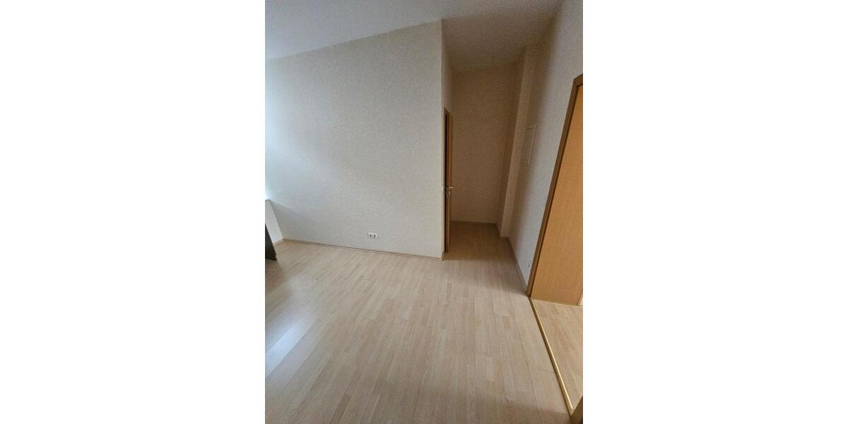 Erdgeschoßwohnung Essen Stadtbezirk VI - 1.5 Zimmer, 32 m&sup2;, 305&euro; | Angebot:25965160