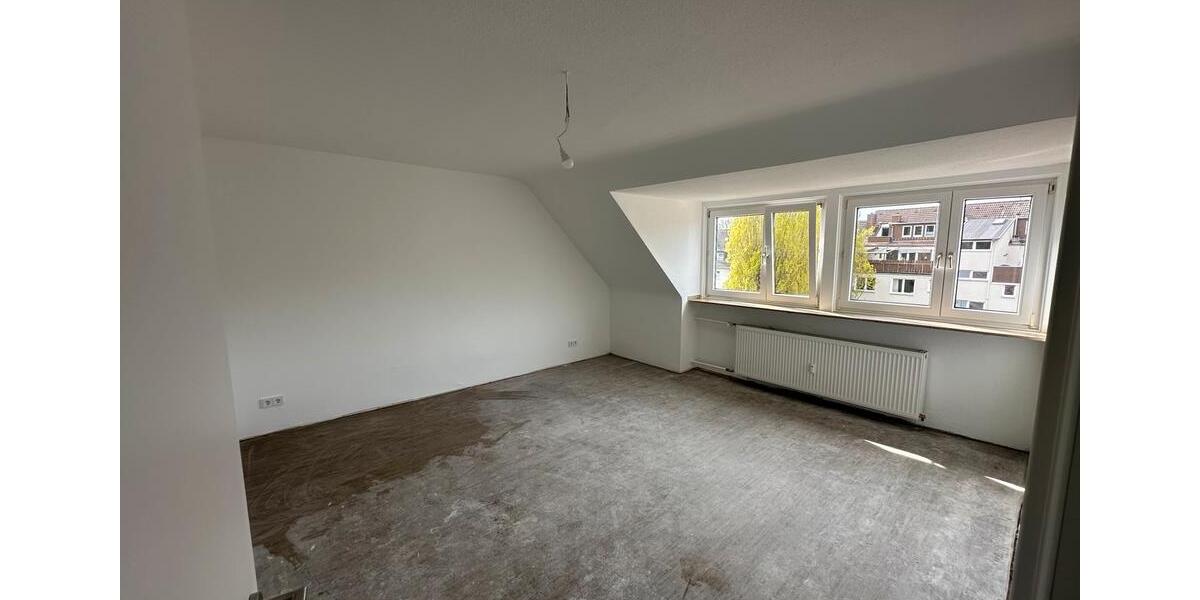Dachgeschoßwohnung Essen Stadtbezirk II - 3 Zimmer, 74 m&sup2;, 1.250&euro; | Angebot:26101646