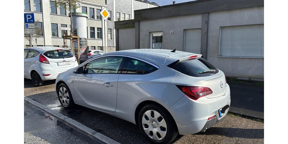 Opel Astra GTC J 244.409 km 3.750 &euro; Wuppertal 42275