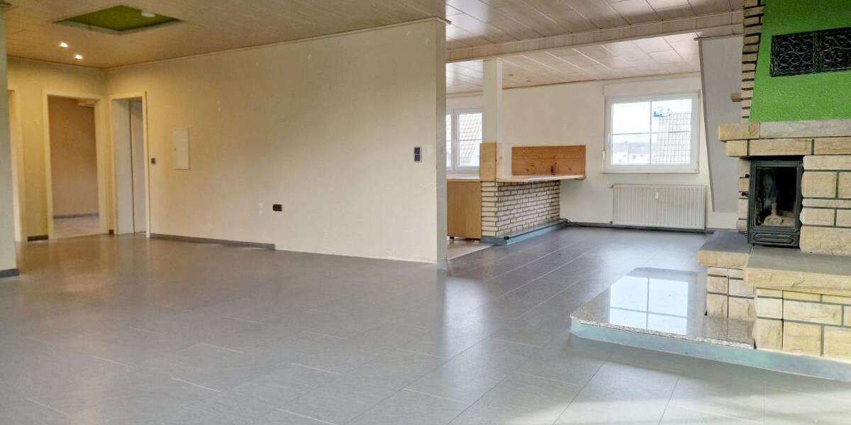 Etagenwohnung Oberhausen - 3 Zimmer, 100 m&sup2;, 685&euro; | Angebot:26534800