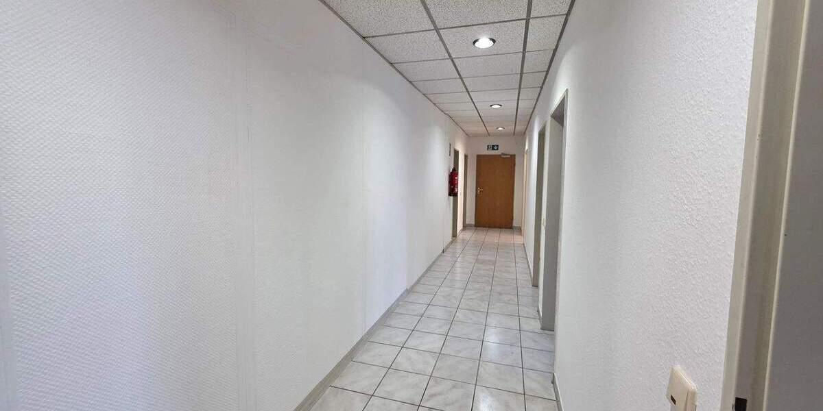 Gewerbeobjekt Velbert Mitte - 7 Zimmer, 210 m&sup2;, 1.600&euro; | Angebot:25774765