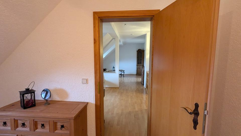 Dachgeschoßwohnung Gelsenkirchen Gelsenkirchen-West - 3 Zimmer, 67 m&sup2;, 600&euro; | Angebot:24846423