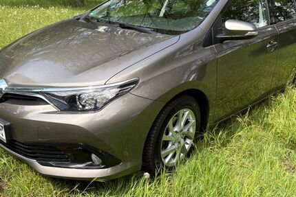 Toyota Auris 64.000 km 11.490 &euro; Dorsten 46286