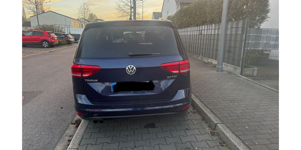 VW Touran 260.000 km 9.250 &euro; Essen 45326