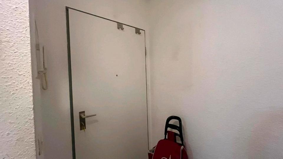 Etagenwohnung Bochum Querenburg - 1 Zimmer, 25 m&sup2;, 700&euro; | Angebot:25995523