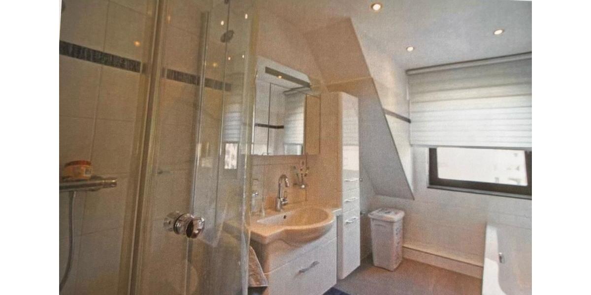 Dachgeschoßwohnung Essen Stadtbezirk IV - 2 Zimmer, 74 m&sup2;, 159.000&euro; | Angebot:25057051